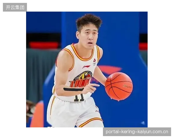 CBA广厦反击推进中完成空接暴扣直捣篮筐